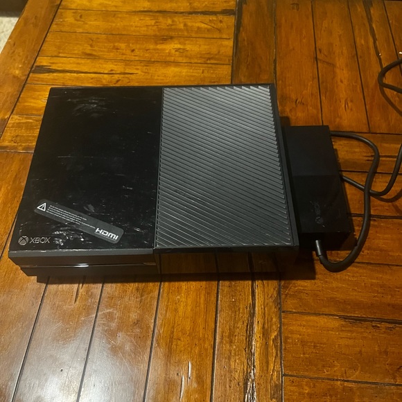 Selling Xbox one, xbox one controller, headphone adapter, and a few games.